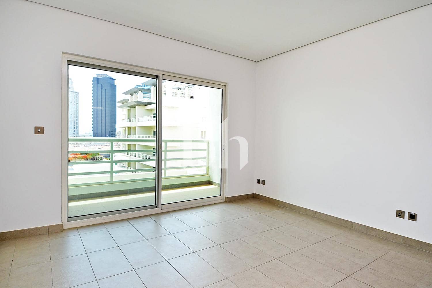 3 Bedroom Duplex in Jumeirah Heights C - photo 2