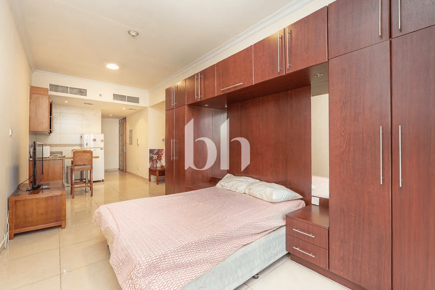 Studio Apartment in Saba Tower 3