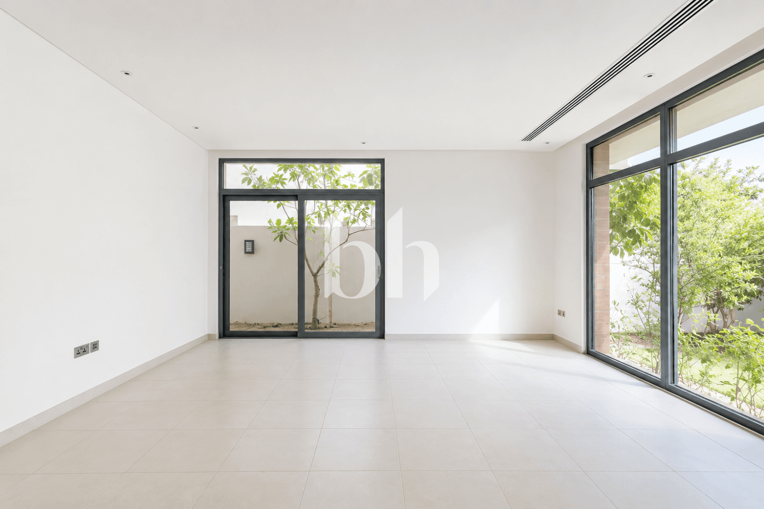 4 Bedroom Villa in West Yas - photo 1