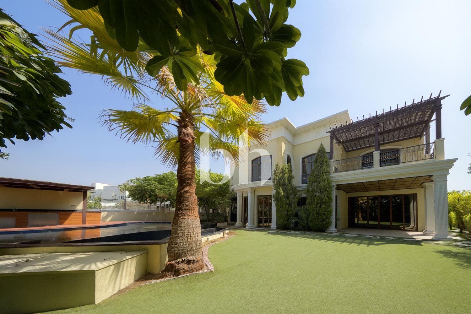 6 Bedroom Villa in Sector HT