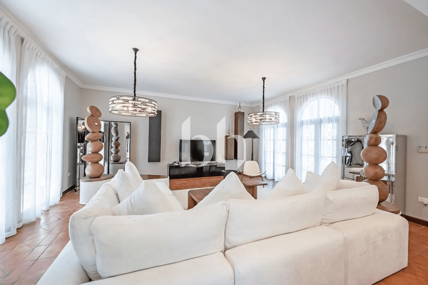 6 Bedroom Villa in Ponderosa