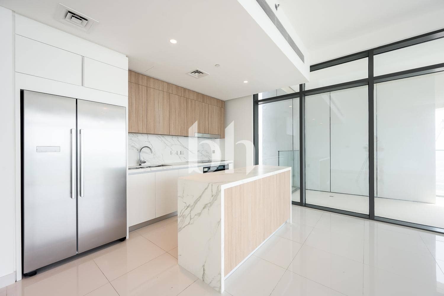 3 Bedroom Apartment in Beach Vista Tower 1 - photo 2