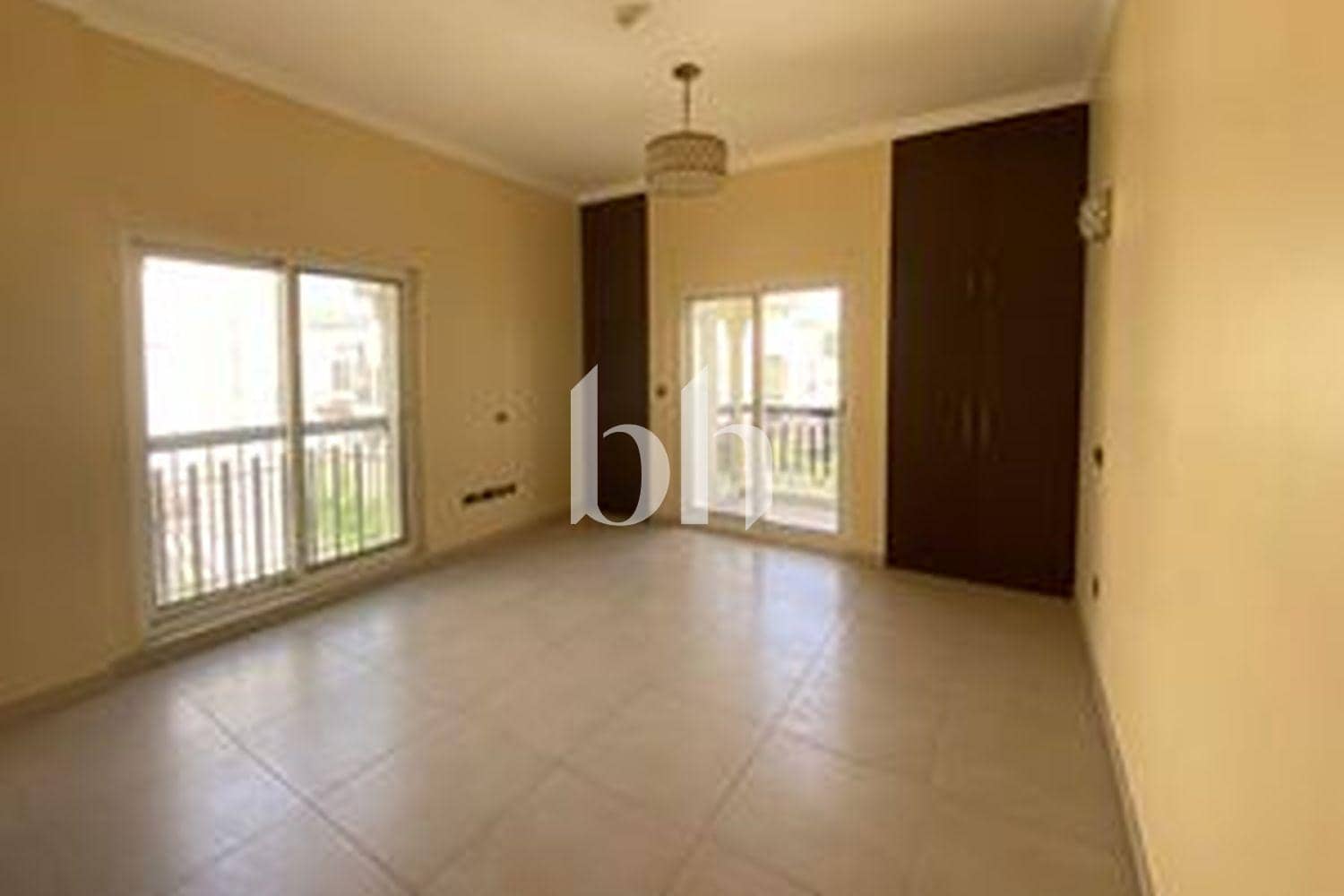 5 Bedroom Villa in Umm Suqeim 1 Villas - photo 2