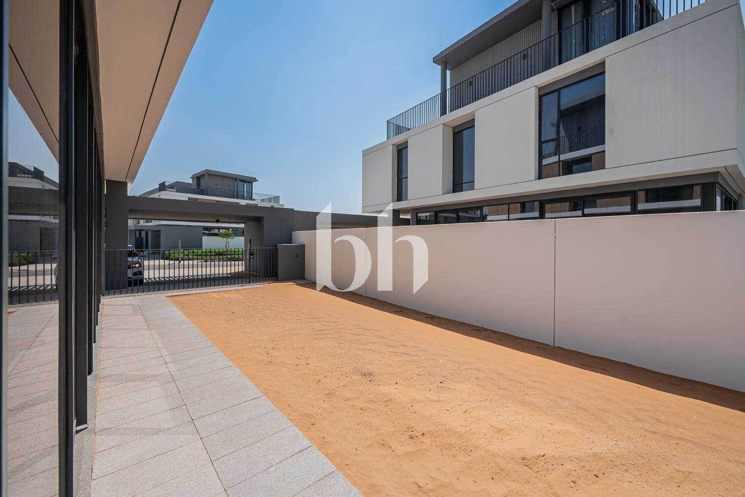 4 Bedroom Townhouse in June - photo 2