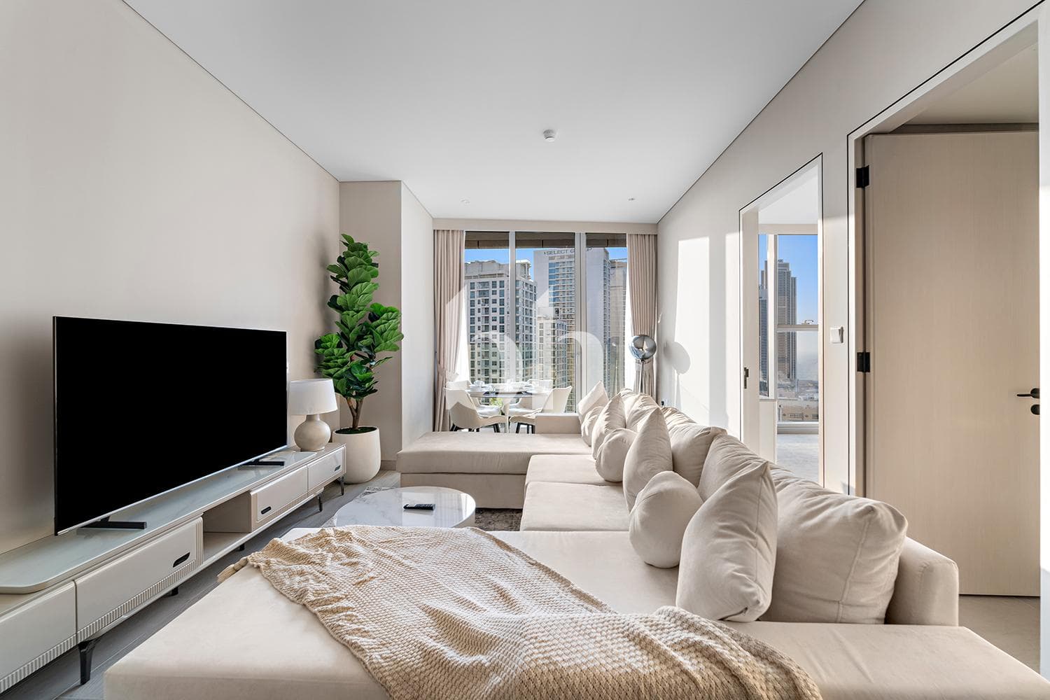 1 Bedroom Apartment in Marina Star - photo 1