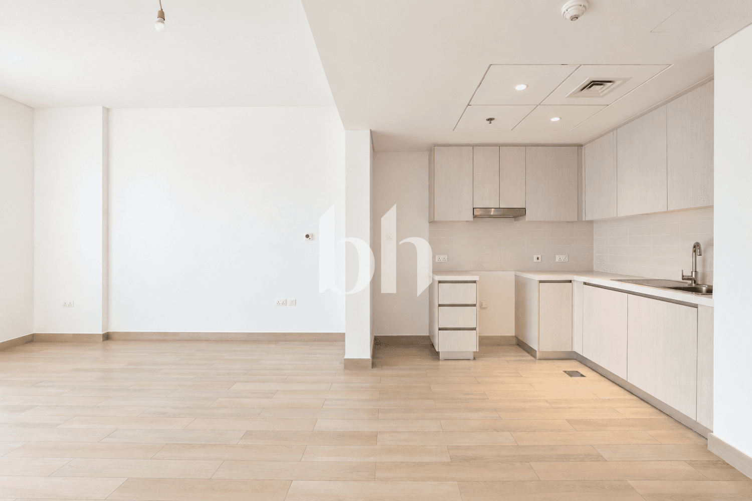 1 Bedroom Apartment in Waters Edge - photo 1