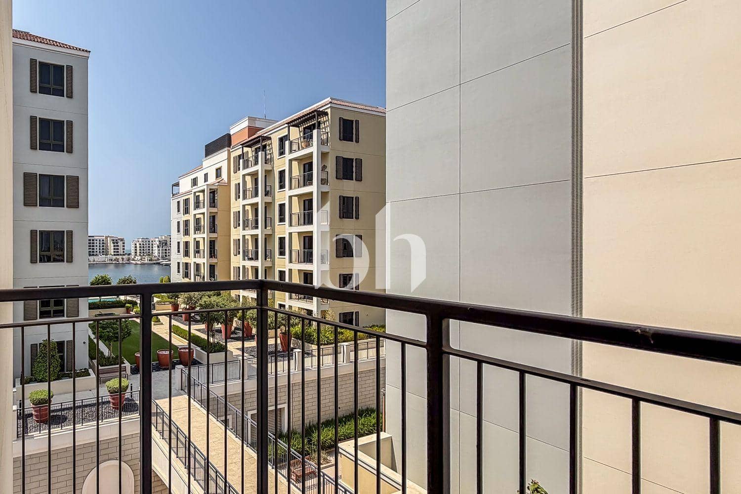 1 Bedroom Apartment in Building 4, La Sirene 2 - photo 1