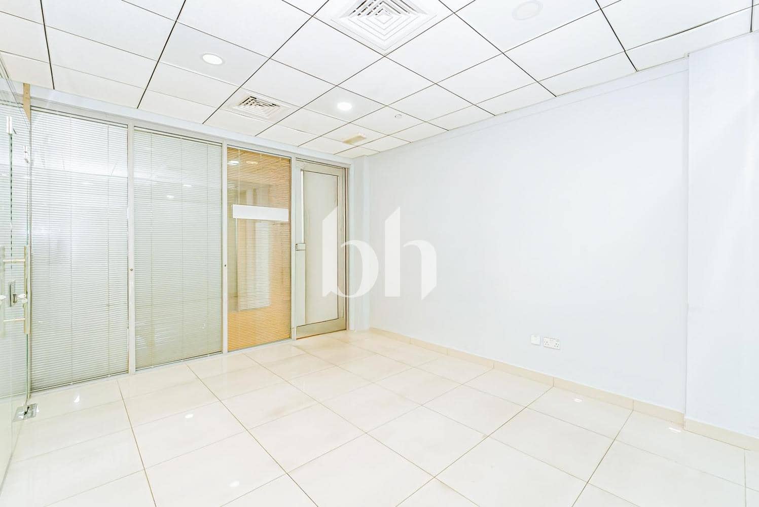 Office Space in Al Fardha Building - photo 1