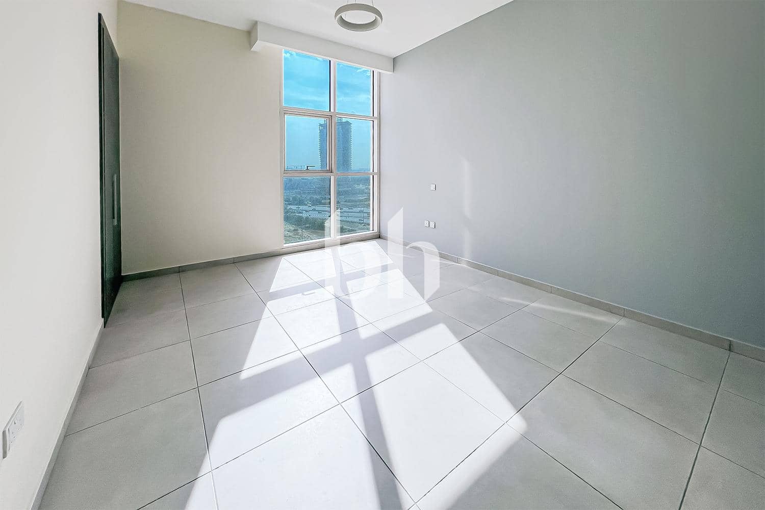 1 Bedroom Apartment in Al Mansour Tower - photo 2