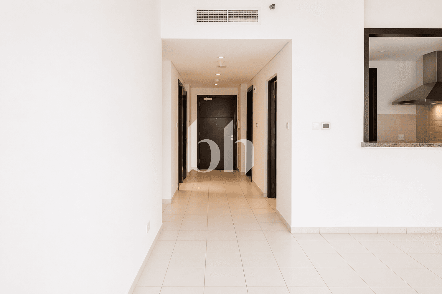 3 Bedroom Apartment in Marina Tower - photo 2