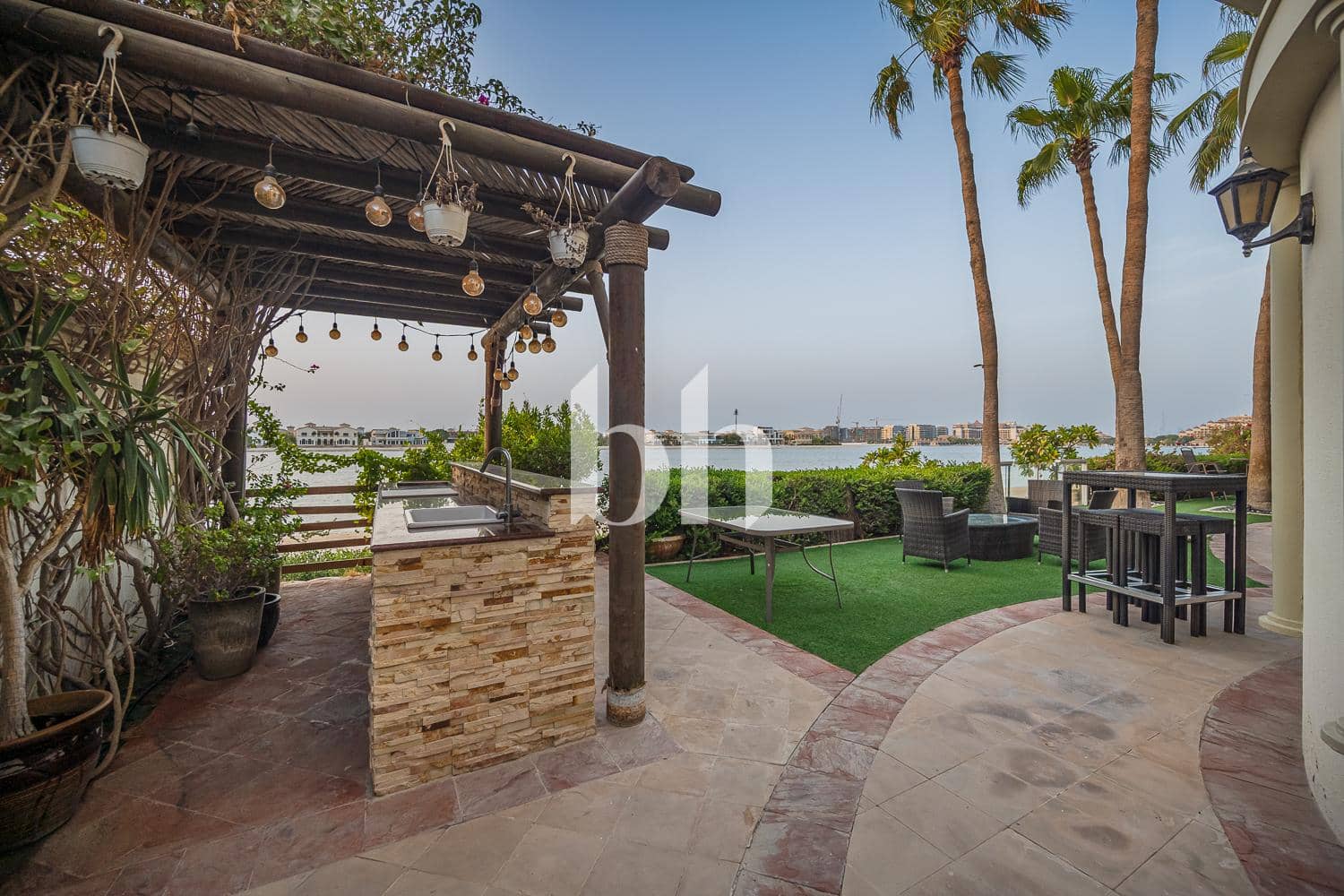 5 Bedroom Villa in Signature Villas Frond B - photo 1