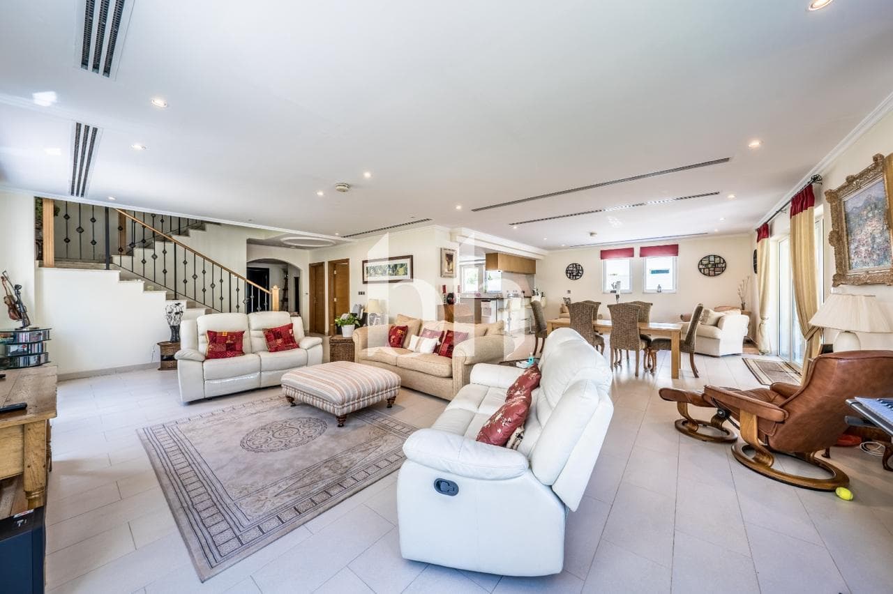 4 Bedrooms Villa in District 4 Regional - photo 1