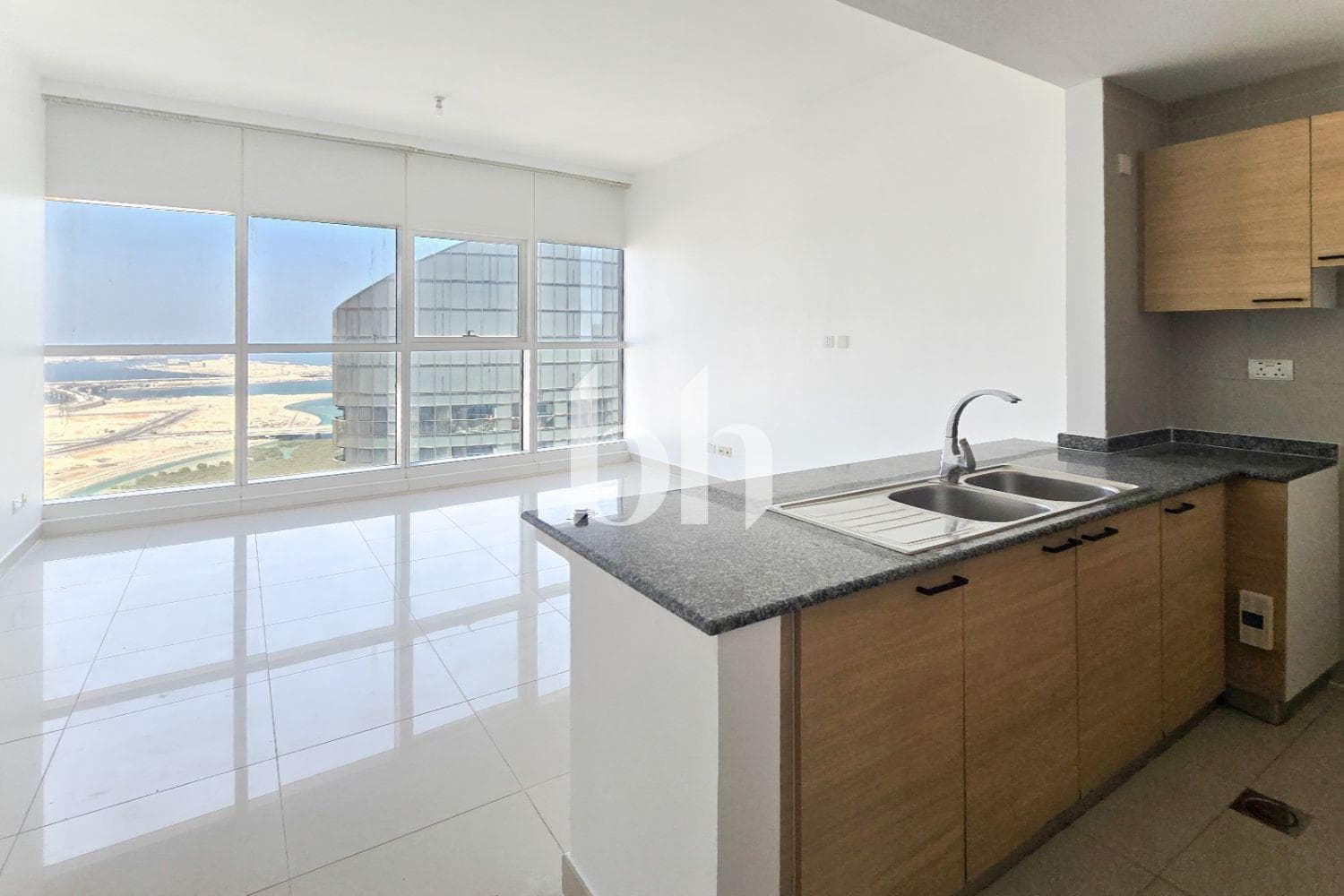 1 Bedroom Apartment in Sigma Towers - photo 1