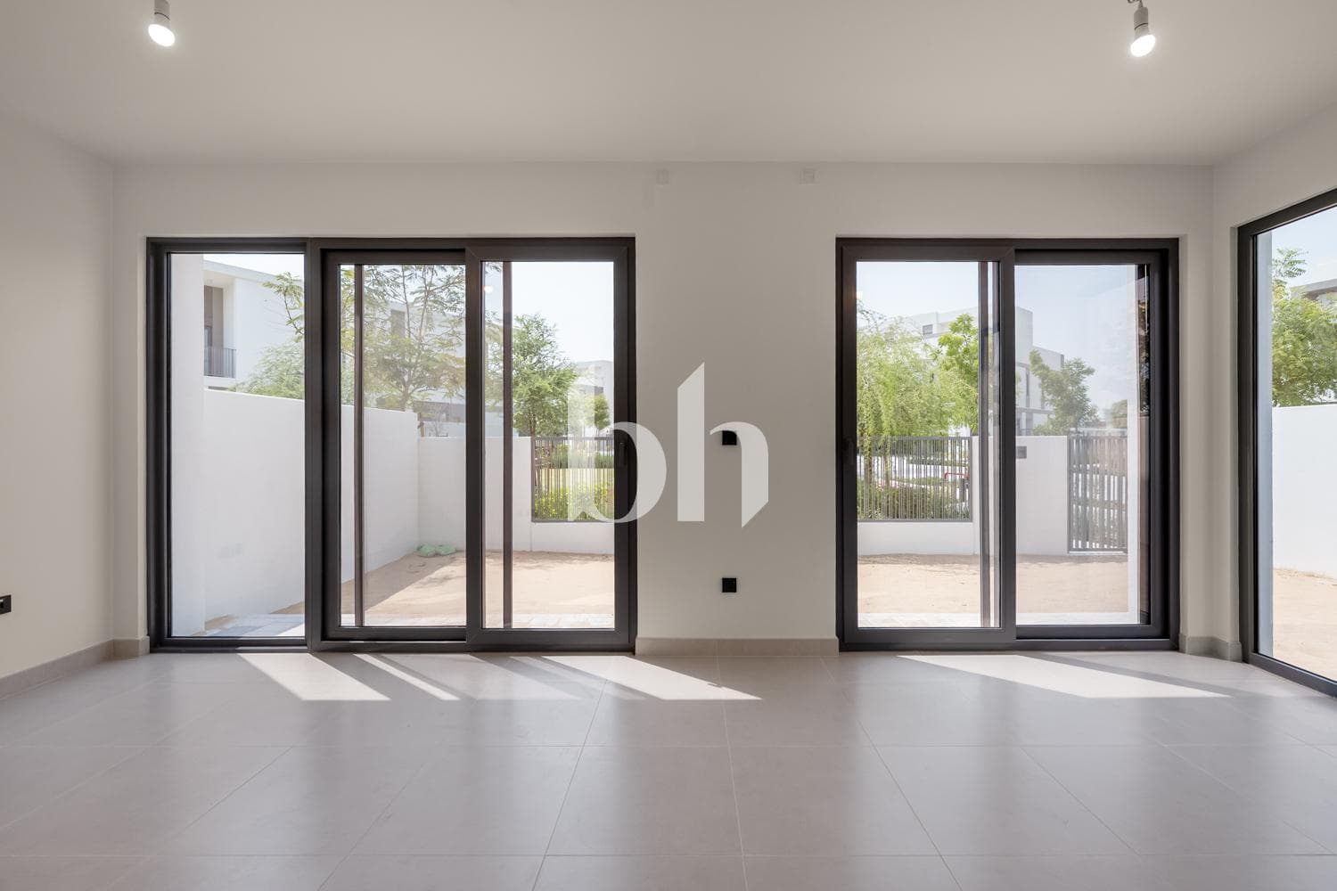 4 Bedrooms Townhouse in Aura Gardens A - photo 1