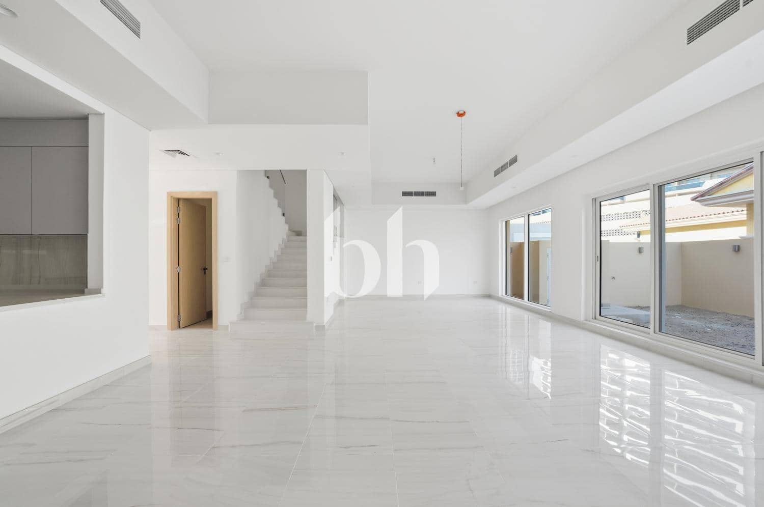 4 Bedroom Townhouse in Estella - photo 1
