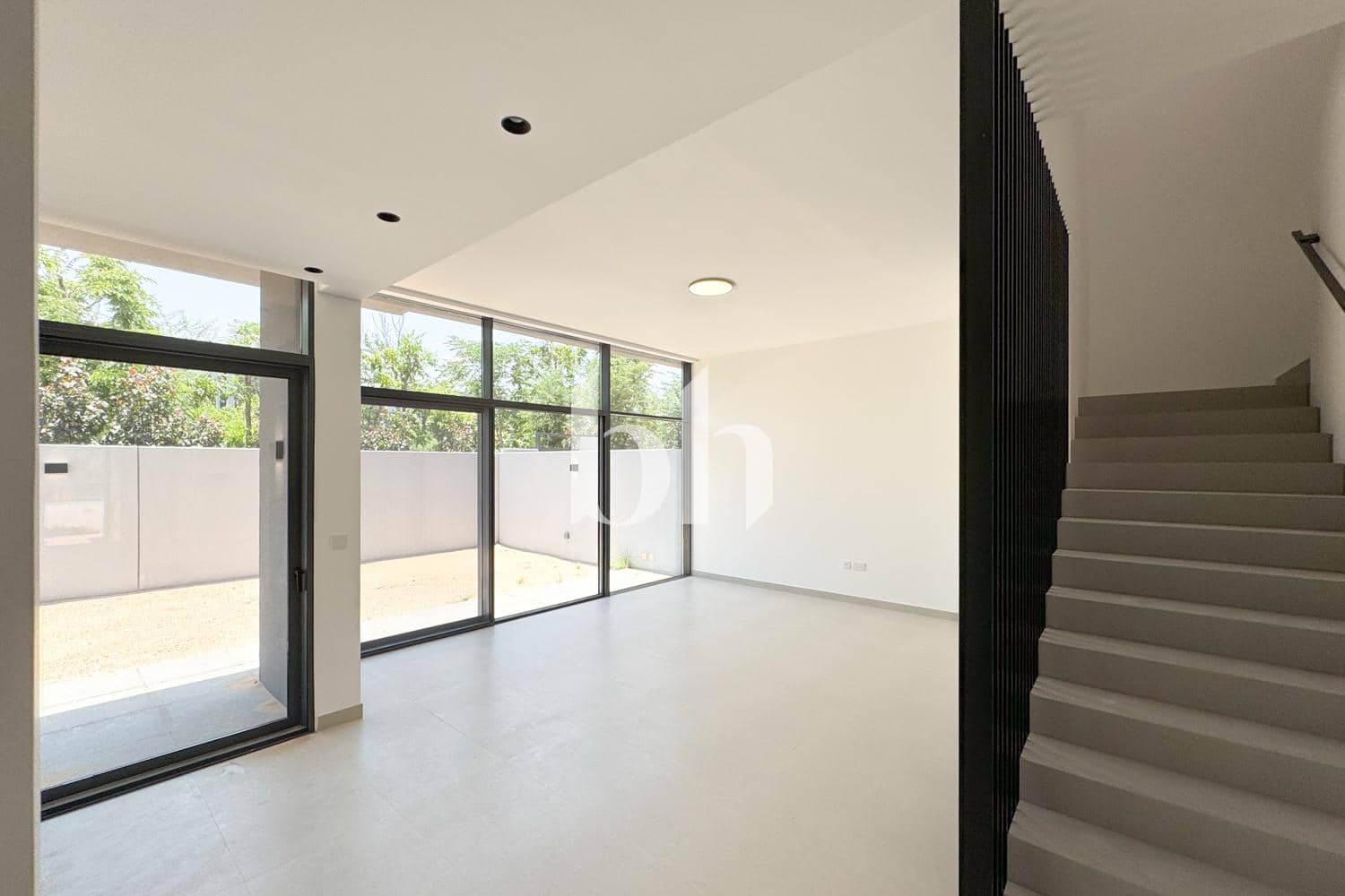 4 Bedroom Villa in Sendian - photo 1