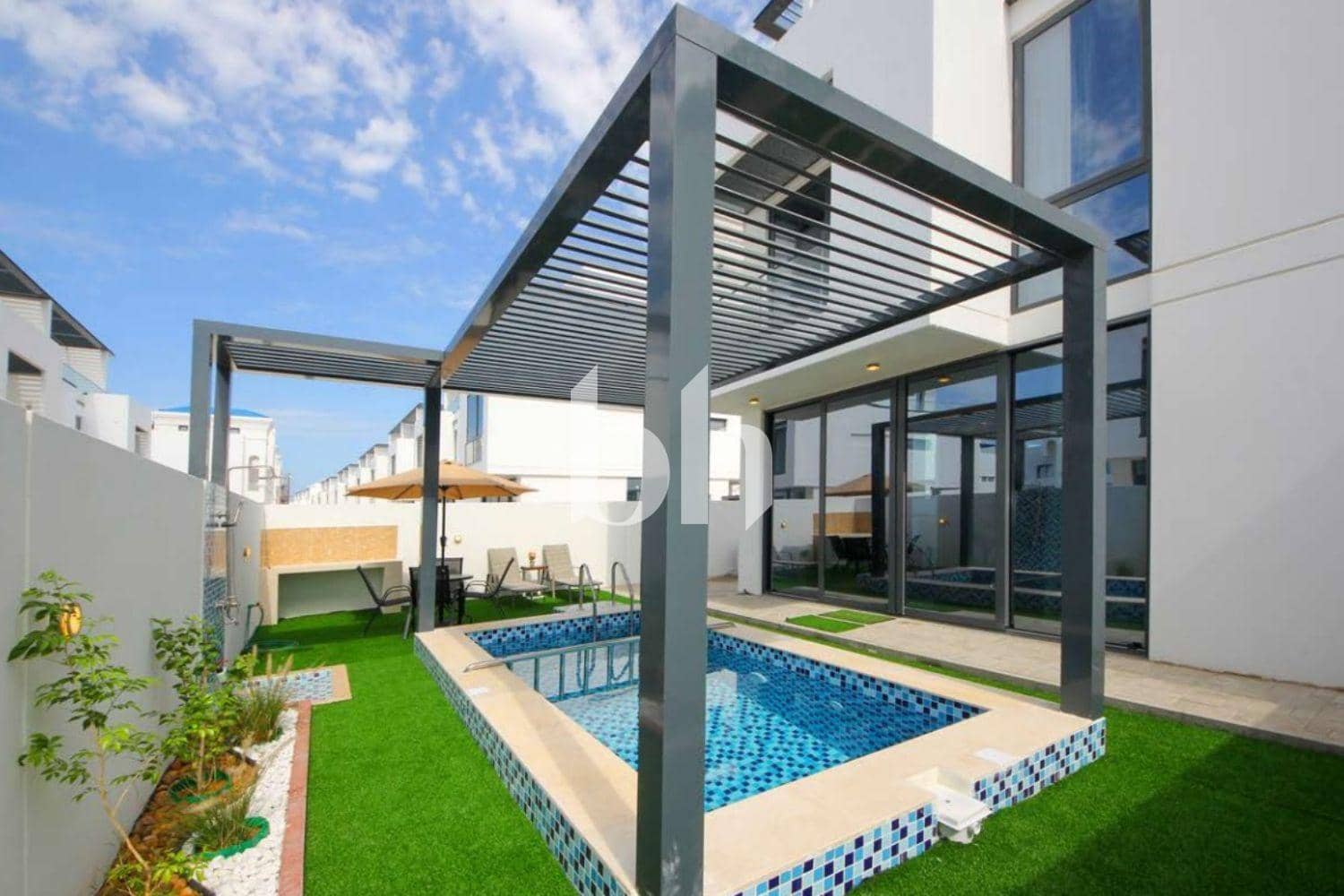4 Bedroom Villa in Sun Island - photo 1