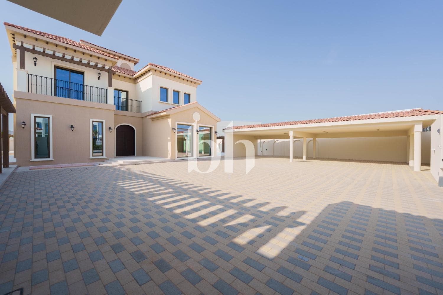 5 Bedroom Villa in Souk Al Jubail - photo 1