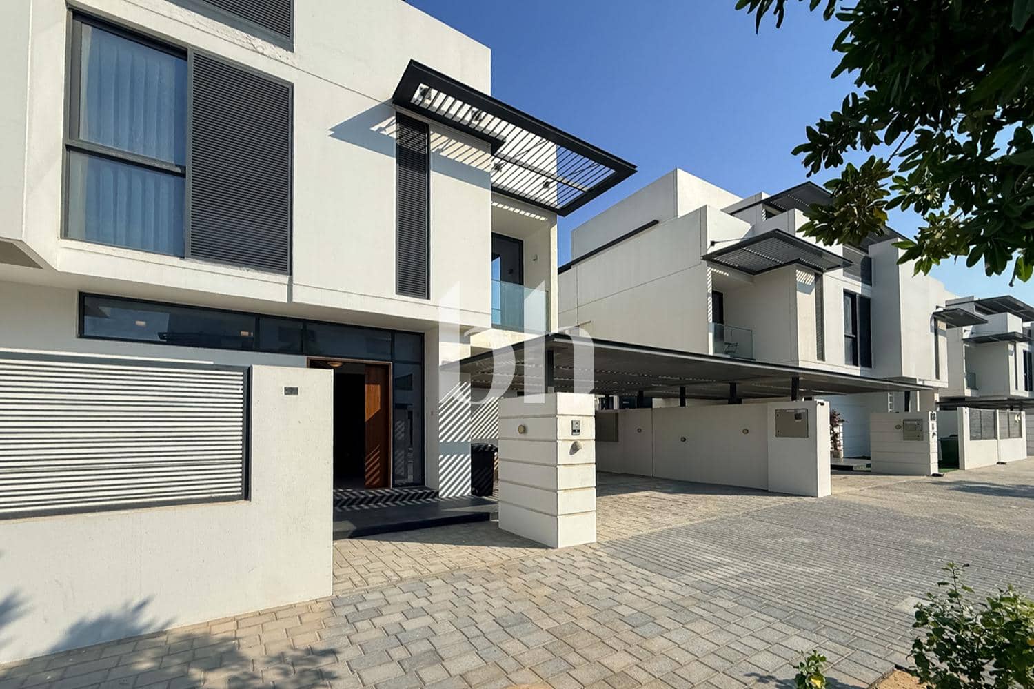 5 Bedroom Villa in Sun Island - photo 1