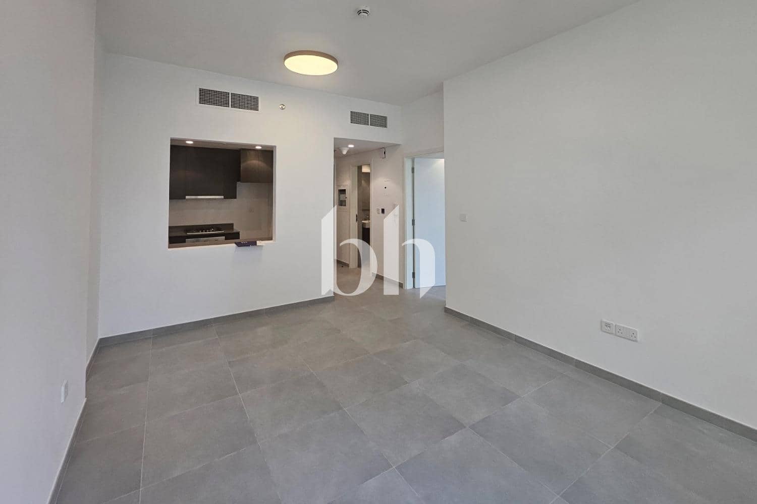 1 Bedroom Apartment in Tiraz - photo 1