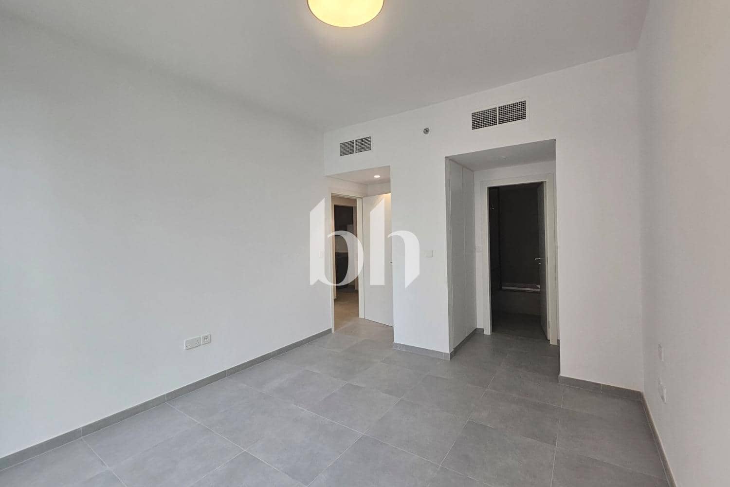 1 Bedroom Apartment in Tiraz - photo 2
