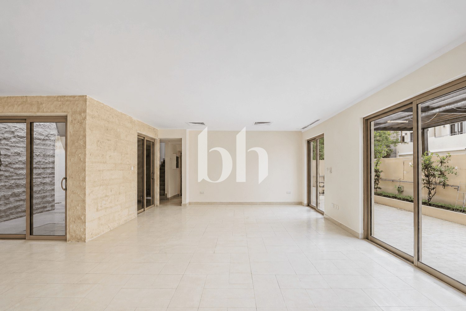 3 Bedroom Townhouse in Khannour Community - photo 1