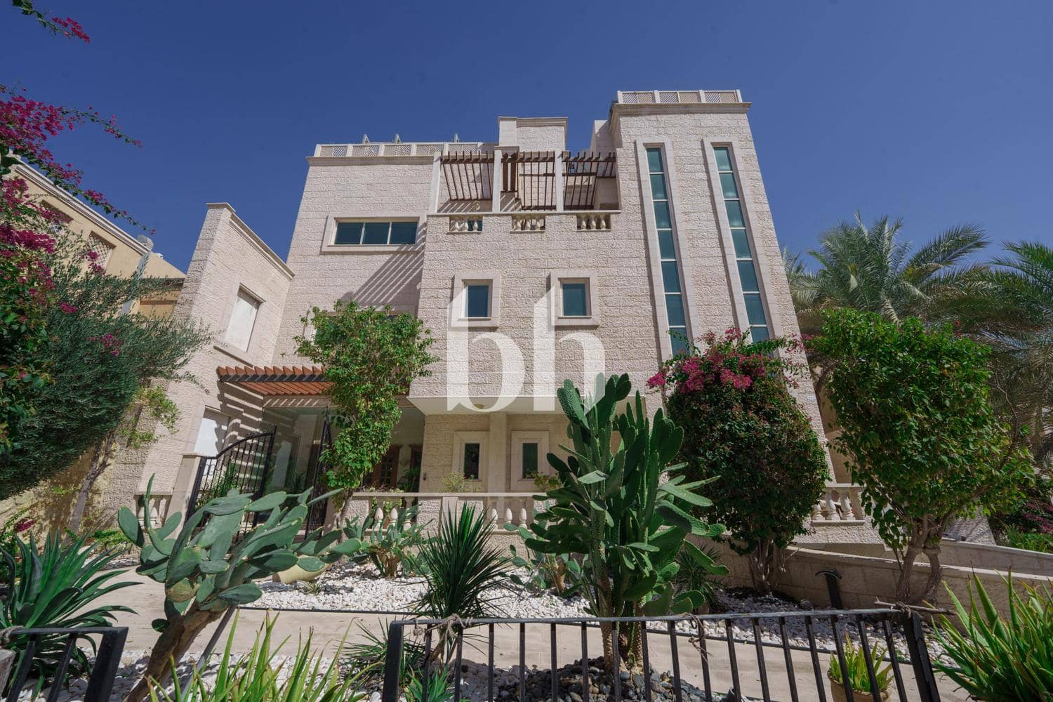 7 Bedroom Villa in Mushrif Gardens - photo 2