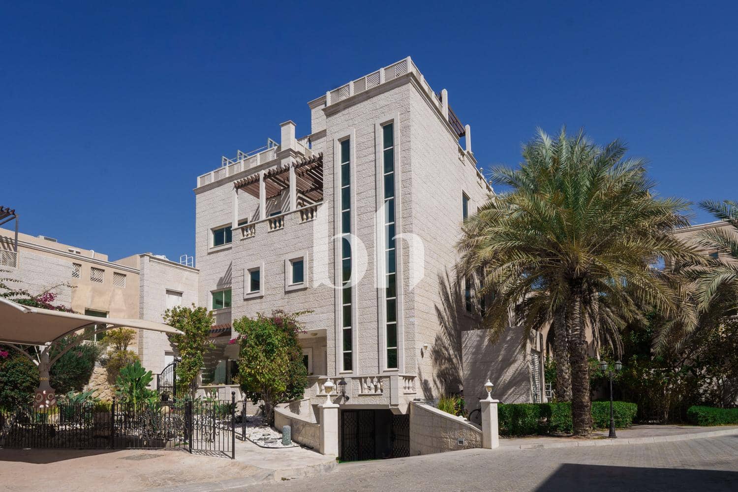 7 Bedroom Villa in Mushrif Gardens - photo 1