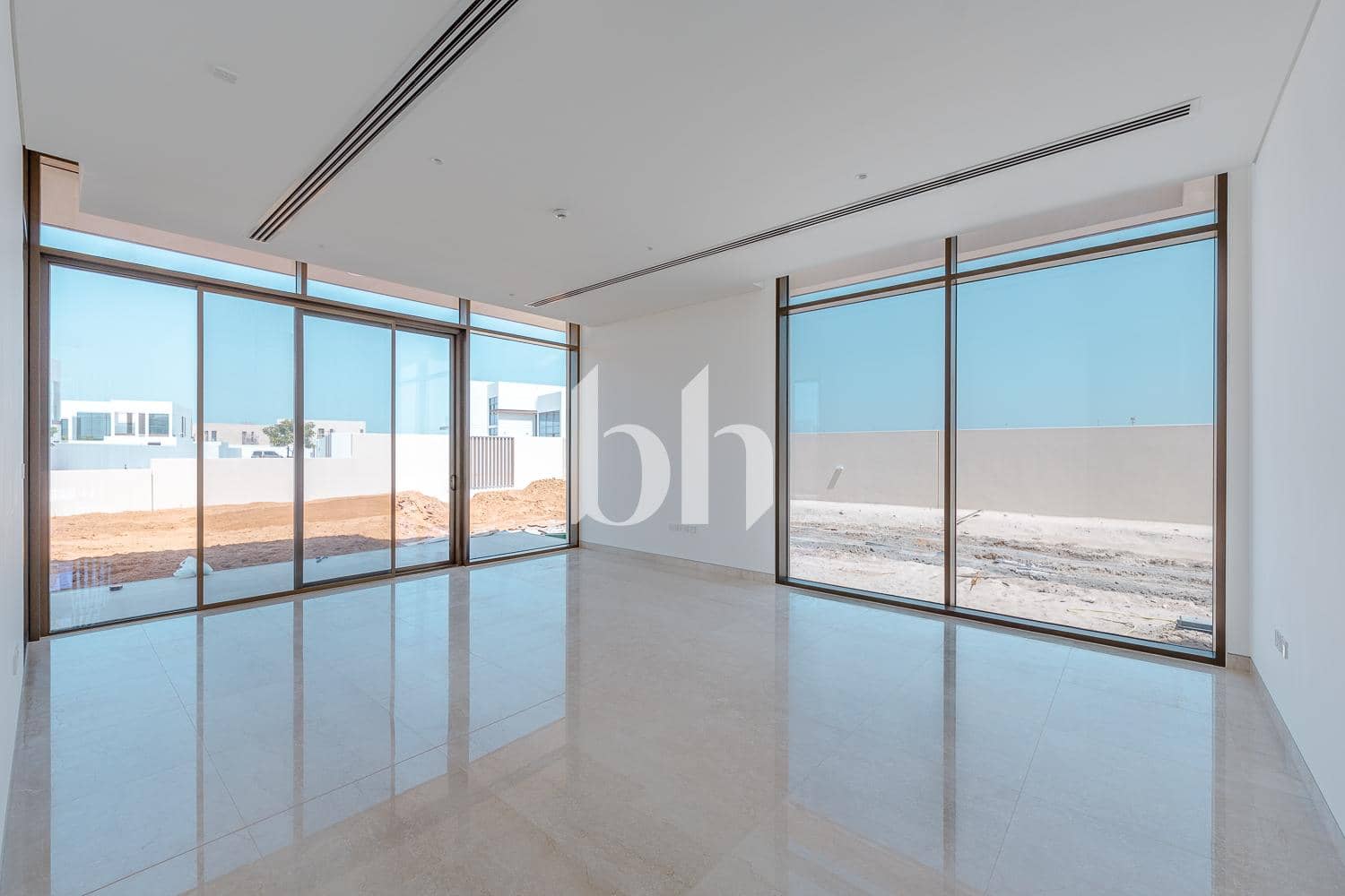 5 Bedroom Villa in Nad Al Dhabi - photo 1