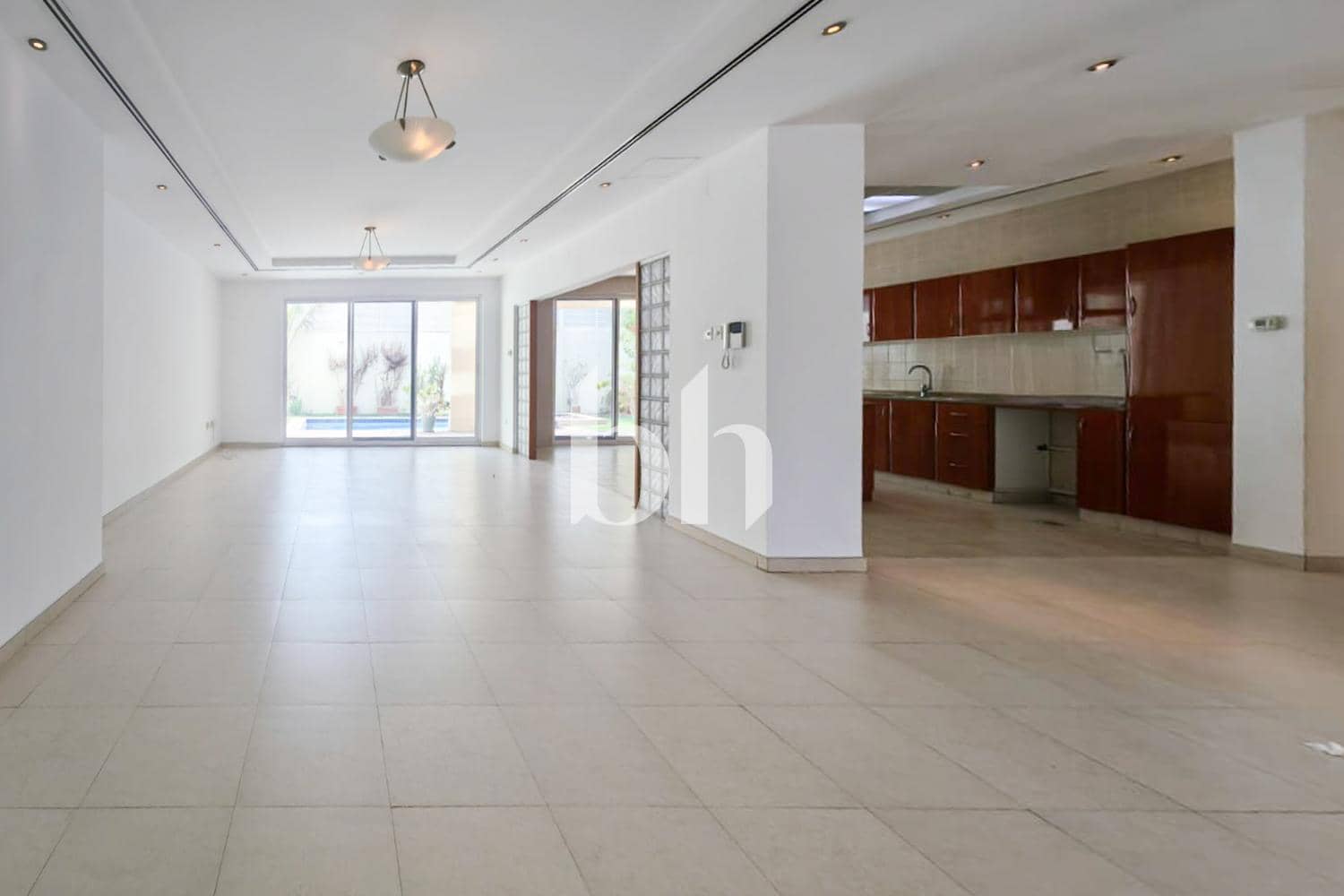 5 Bedroom Villa in Jumeirah 2 - photo 1