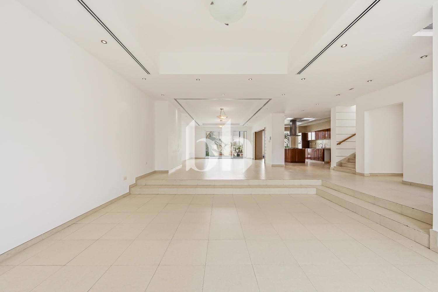 5 Bedroom Villa in Jumeirah 2 - photo 1