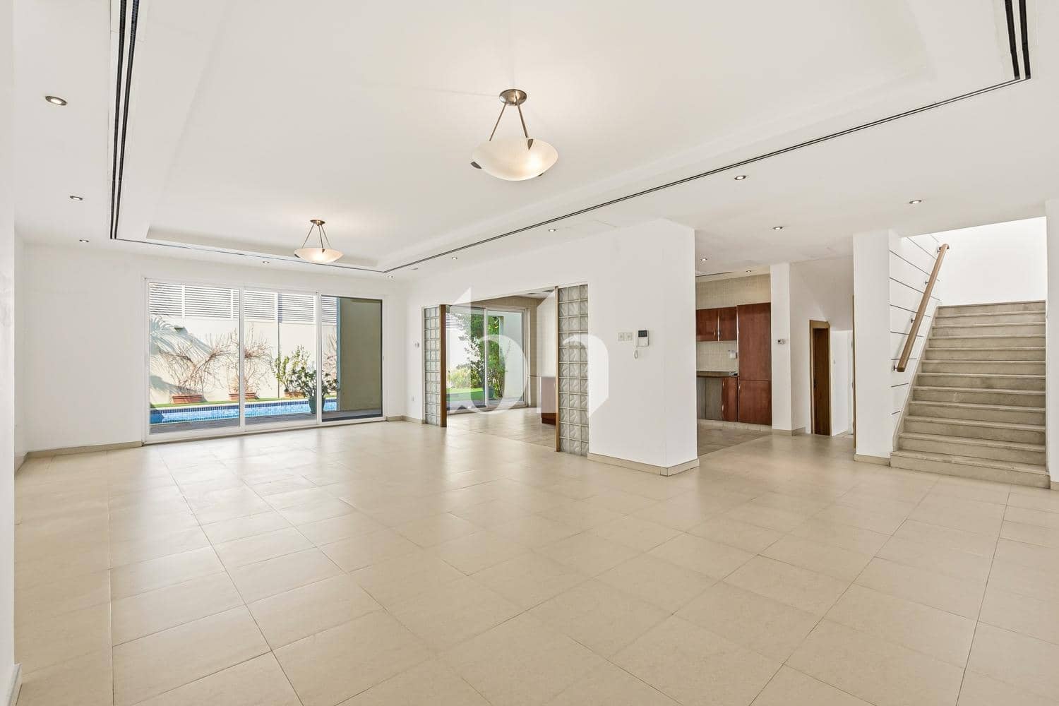 5 Bedroom Villa in Jumeirah 2 - photo 2