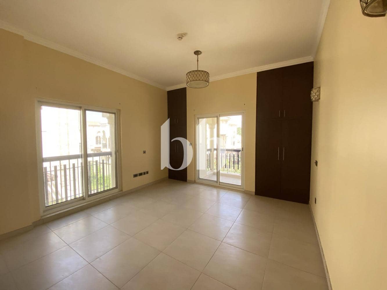 5 Bedroom Townhouse in Umm Suqeim 1 Villas - photo 2