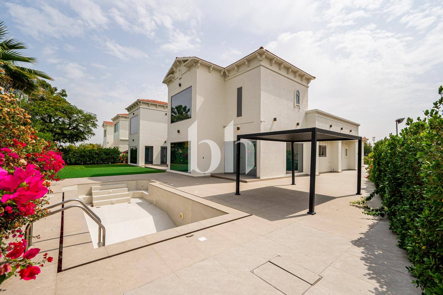5 Bedroom Villa in Master View - photo 1