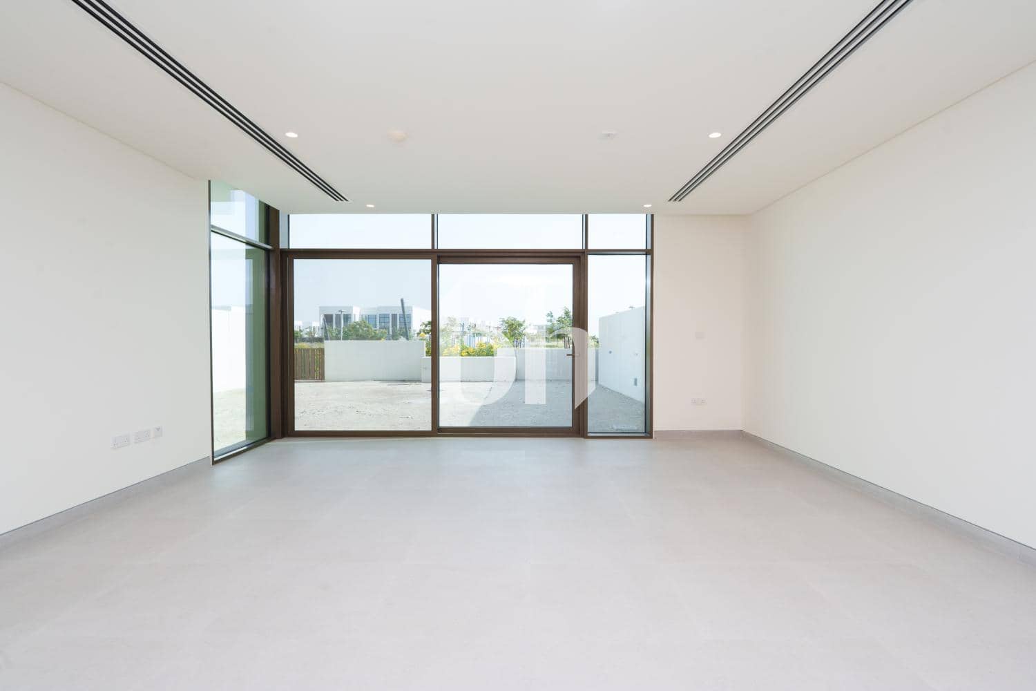 3 Bedroom Townhouse in Souk Al Jubail - photo 2