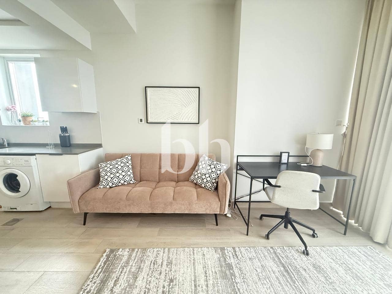 1 Bedroom Apartment in Bloom Towers C - photo 2