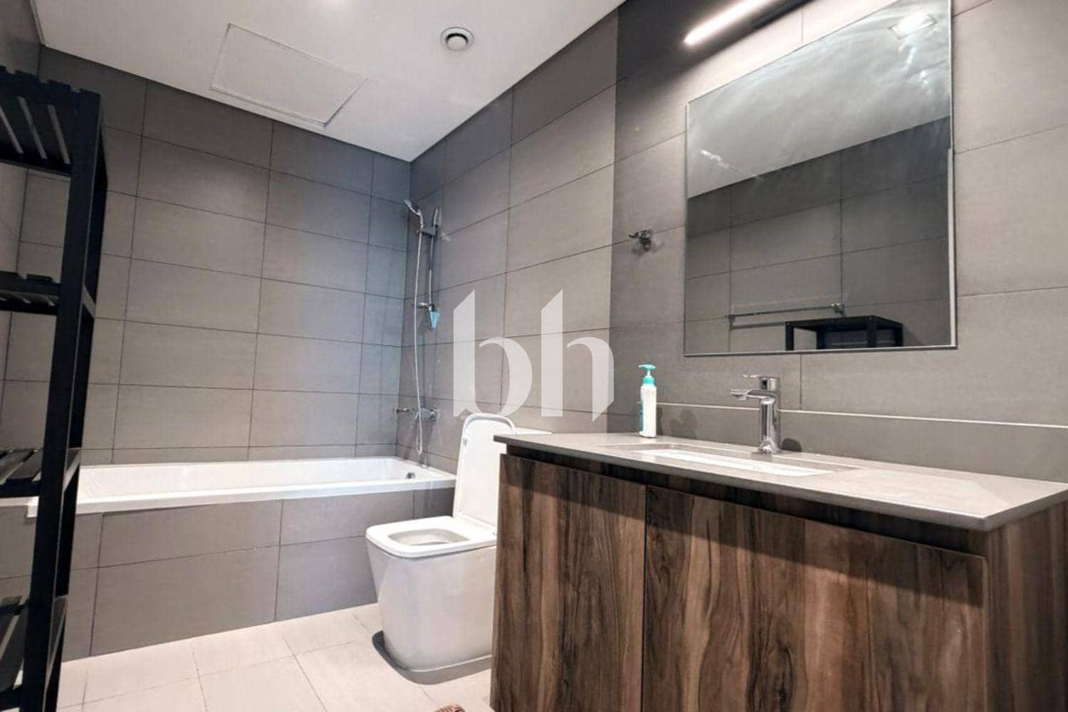 1 Bedroom Apartment in Al Mamsha - photo 2