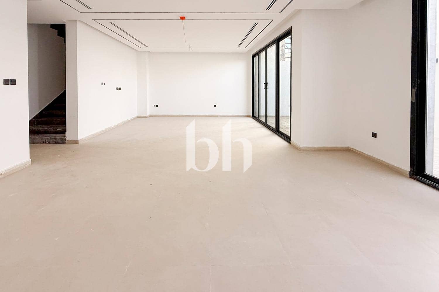 5 Bedroom Villa in Tilal City - photo 2