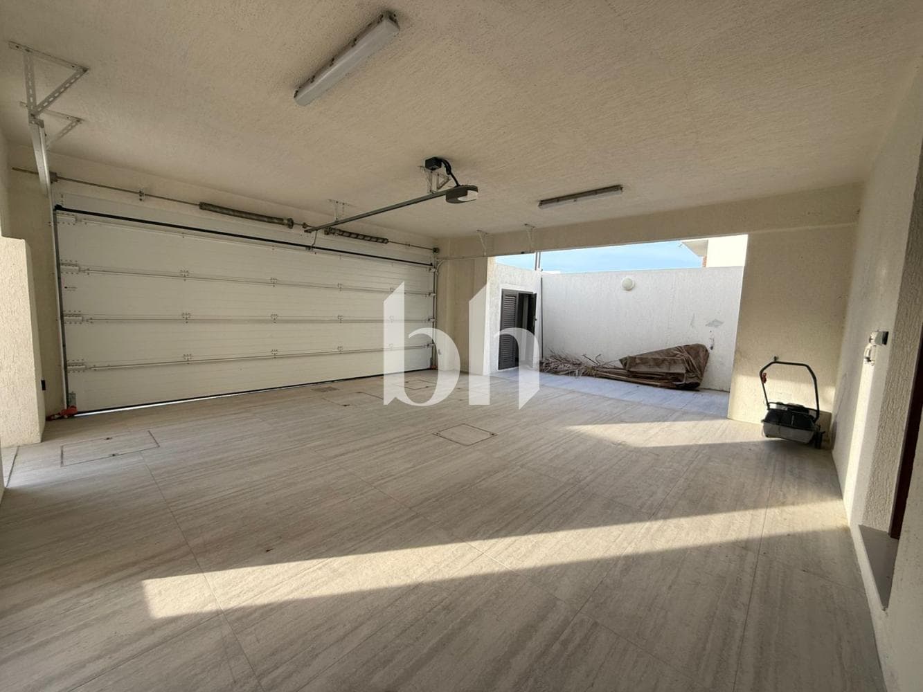 4 Bedrooms Villa in District One Villas - photo 2