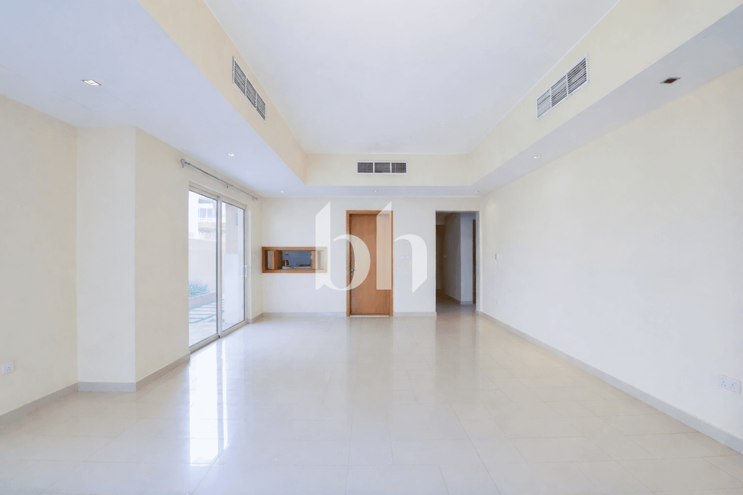 5 Bedroom Villa in Lehweih Community - photo 2