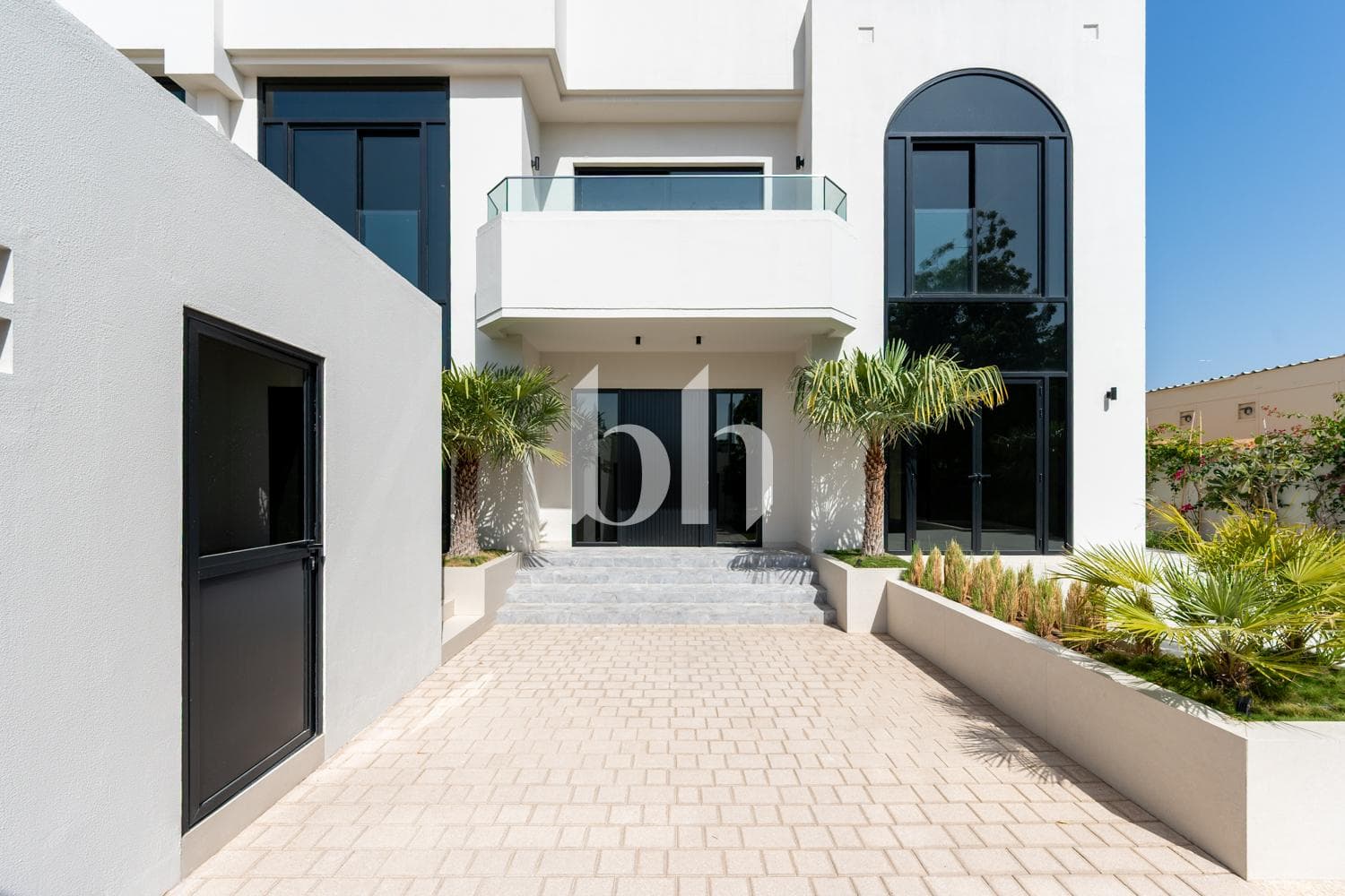 5 Bedrooms Villa in Jumeirah 1 Villas - photo 1