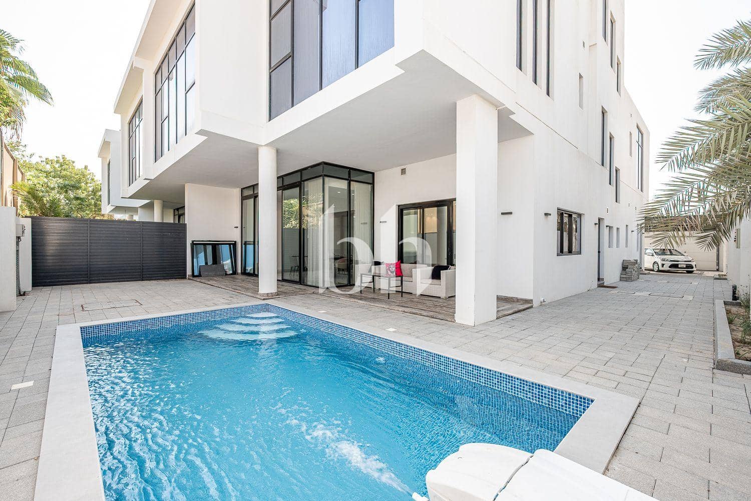 5 Bedroom Villa in Jumeirah 3 Villas