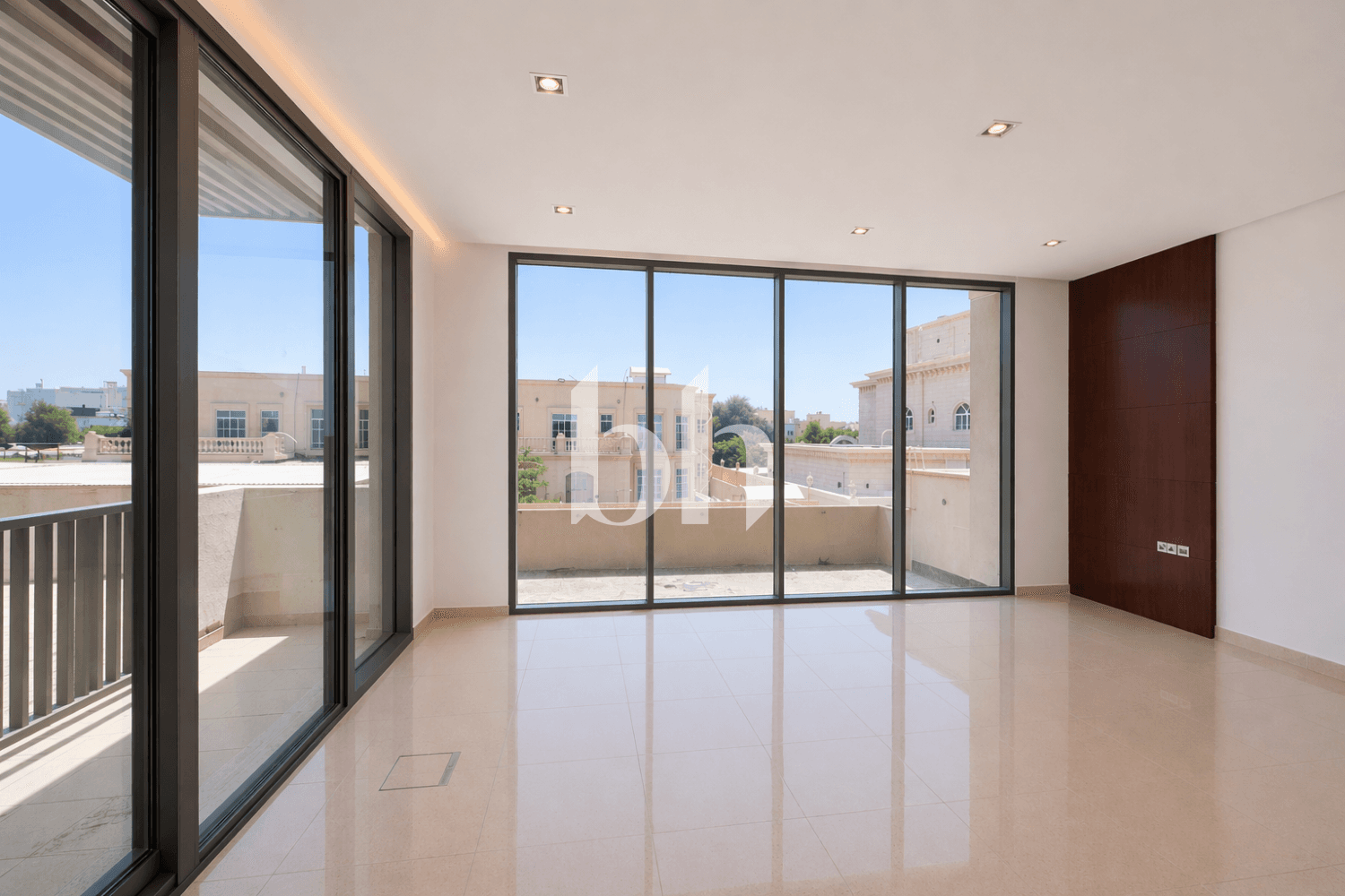 6 Bedroom Villa in Shakhbout City - photo 2