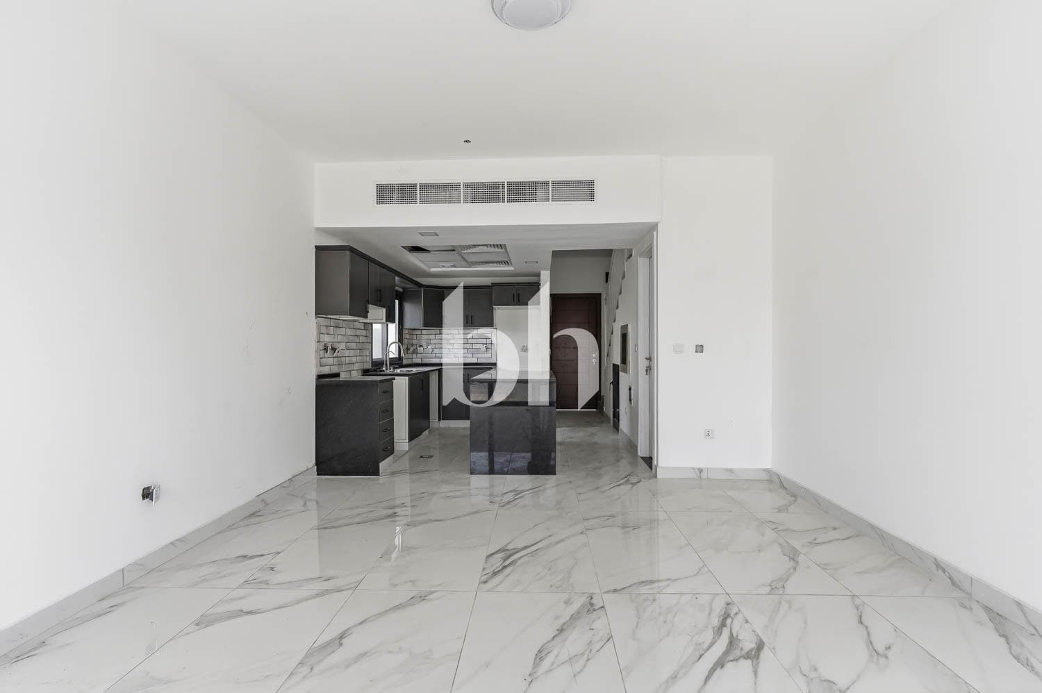 3 Bedroom Townhouse in Madinat Hind - photo 2