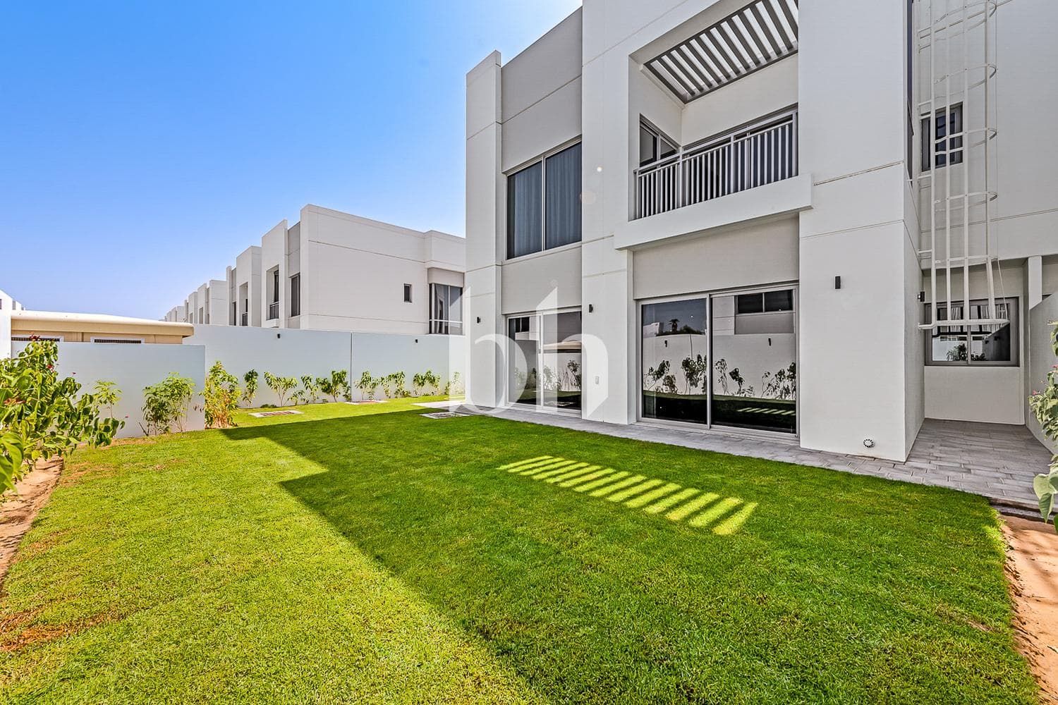 5 Bedroom Townhouse in Umm Suqeim 1 Villas - photo 1