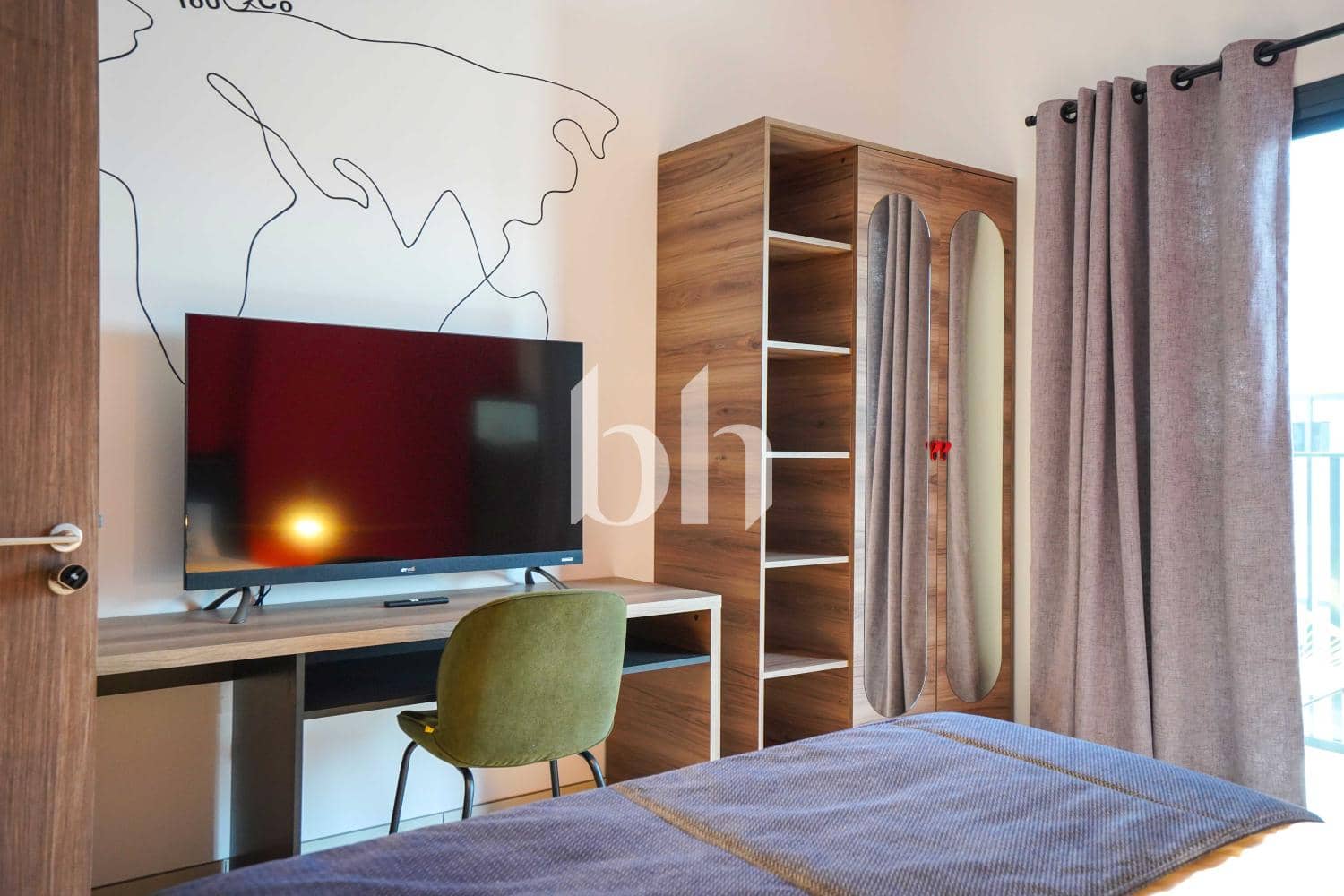 1 Bedroom Apartment in Sun Point Dubai - photo 1