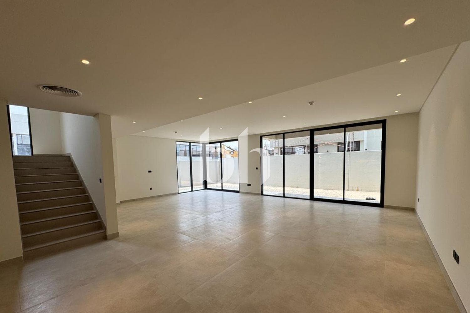 5 Bedroom Villa in California Village - photo 1