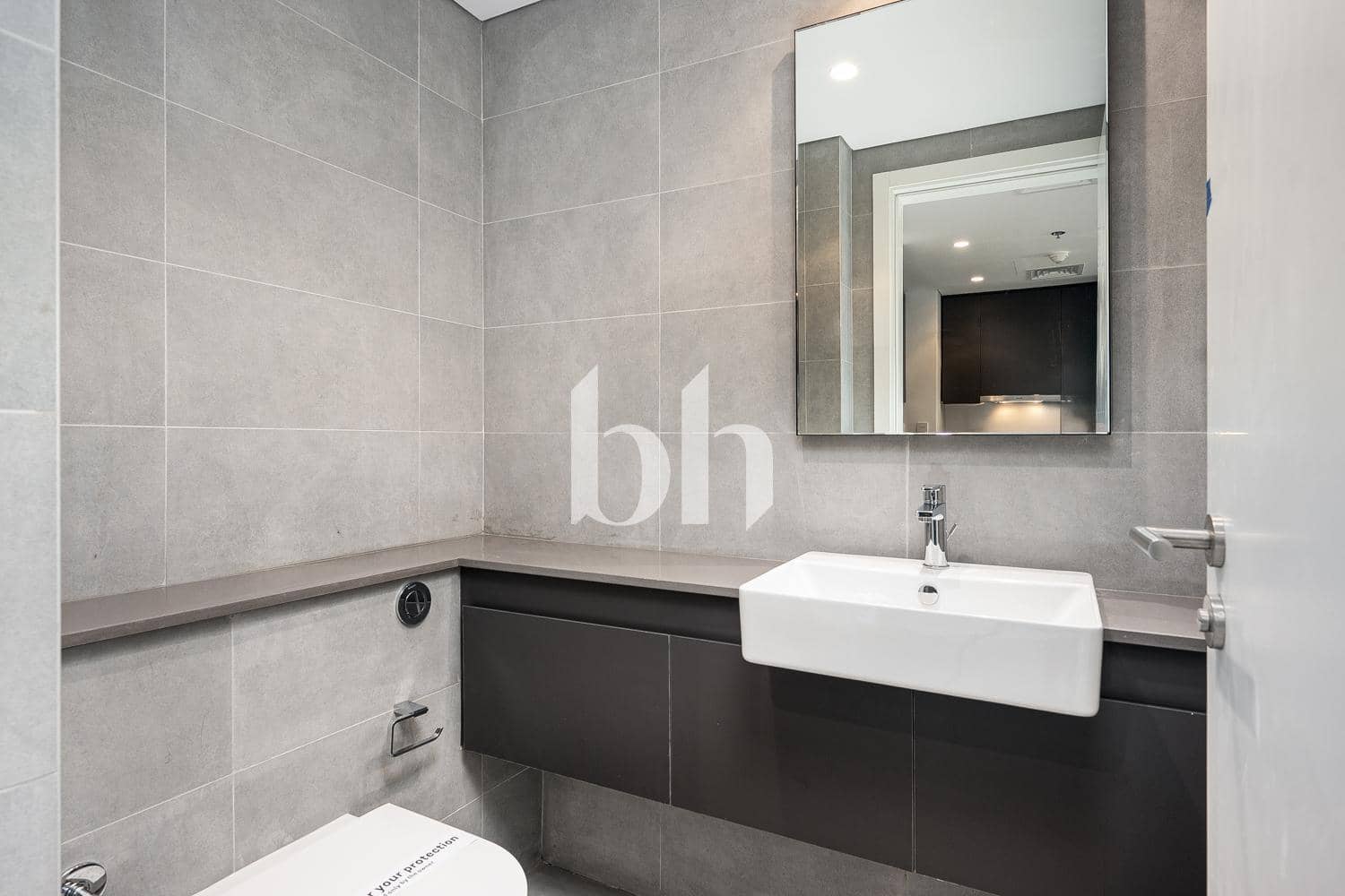 1 Bedroom Apartment in Tiraz - photo 1