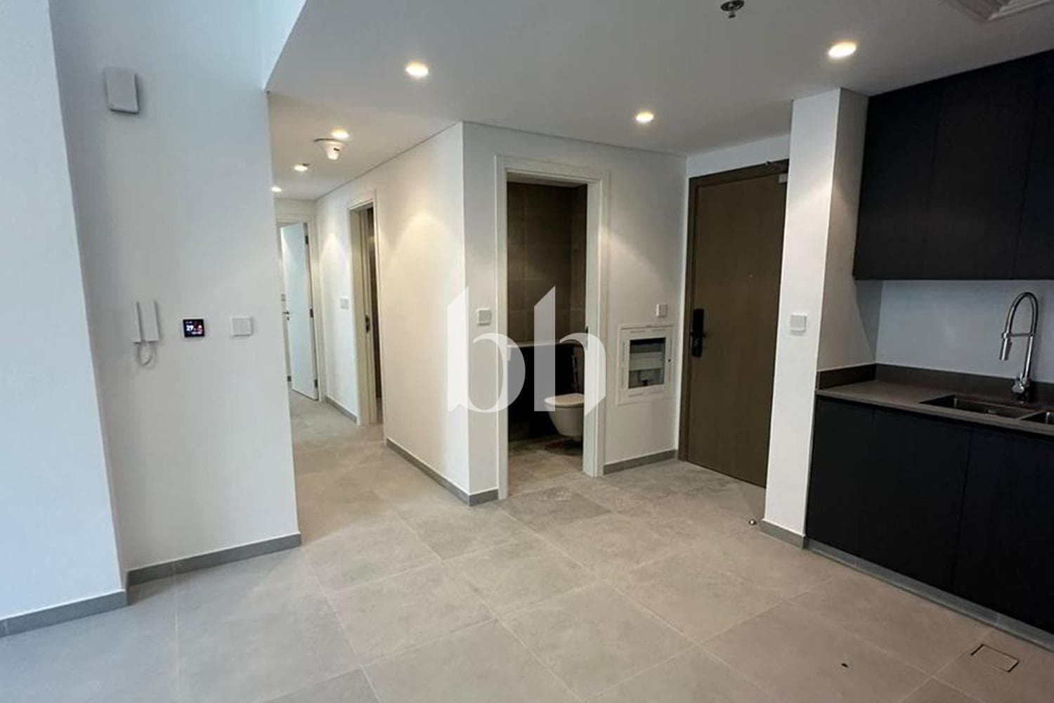 2 Bedroom Apartment in Tiraz - photo 1