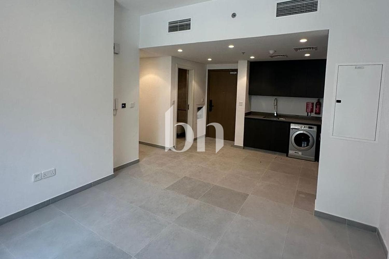 2 Bedroom Apartment in Tiraz - photo 2